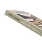 Text: "Castle Freeman, Männer mit Erfahrung". Ein Buchrücken mit einem leicht verschwommenen Hintergrund.