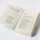 Ein Buch liegt offen. Links sind Verlagsinformationen, rechts das Inhaltsverzeichnis mit zwei Teilen und mehreren Kapiteln.