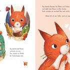 Fips suchte im Wald, sortierte Nüsse. Sie putzte die Nüsse. Fips dachte an Kuchen und Kekse. Ein rotes Eichhörnchen.