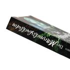Auf dem Buchrücken steht in geschwungener Schrift: "Der Märchenschatz". Farbiges Cover mit Naturmotiven.