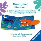 "Grasp, feel, discover!" Ein Buch mit Füchsen, Fledermäusen, einer Maus und einem Regenwurm in einer nächtlichen Waldszene.