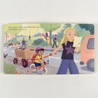 „Wir brauchen Trauben, einen Bund Möhren und zwölf Brötchen“, liest Lina vor. Ein Kind zieht einen Wagen mit Katze.