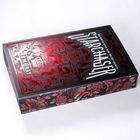 „STARCHASER“ und „B.M. Gray“ auf einer reich verzierten, roten Buchverpackung mit floralen und mystischen Motiven.