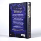 Texte: "Manche kämpfen gegen ihr Schicksal. Penelope schreibt ihres einfach um." Buchrücken: "Afternyth" von Tracy Wolff, dtv.