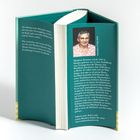 Text über das neue Buch von Wladimir Kaminer, Autoreninfo, Website. Porträtfoto des Autors auf einem geöffneten Buchdeckel.