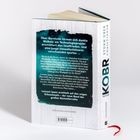 Buchrückseite mit Text: „Über Bornholm türmen sich dunkle Wolken... verschwindet spurlos…“. Titel am Buchrücken: „KOBR STURMÜBER“