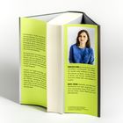 Text auf gelbem Hintergrund über Gertrude Stein, Francesca Wade und Britta Fietzek. Portrait einer Frau in Blau.