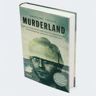Buchtitel: "Murderland". Autor: Caroline Fraser. Menschenporträt mit Landschaft überlagert auf dem Cover.
