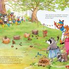 „Wow, das ist ein neuer Rekord!“, staunt Mimi. Tiere stehen auf einer Waldwiese, werfen Kastanien auf Baumstümpfe.