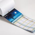 Text: "Januar 2022". Ein Kalenderblatt mit einem Nachthimmel, Mond und Baum.