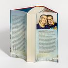 Text: Geschichte über Helena und Griechenland sowie Infos über den Autor Iny Lorentz. Bild: Seniorenpaar lächelt.