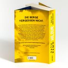 Buchtitel: "Die Berge vergessen nicht." Gelbes Cover. Seitenrand: "Hildur – Das Tal der Schuld".