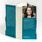 Ein aufgeschlagenes Buch zeigt links eine Zusammenfassung und rechts Informationen über die Autorin Johanna Mo mit Foto.