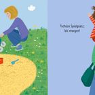 Links steht: „Wir müssen nach Hause.“ Rechts: „Tschüss Spielplatz, bis morgen!“ Ein Kind spielt im Sand, Eltern und Hund gehen.