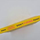 Gelber Buchrücken: "KELSEY DARRAGH", "DON'T F*CKING PANIC" in pink und schwarz, "PIPER".