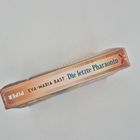 Buchtitel: "Die letzte Pharaonin" von Eva-Maria Bast, goldener Buchrücken mit antikem Muster und Piper-Logo.