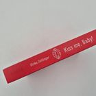 Roter Buchrücken mit den Texten "Kiss me, Baby!", "Ulrike Zeitlinger" und einem Kussmund-Logo in der Mitte.