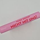 HEIKE SPECHT, NICHT MIT UNS! Ein rosa Buchrücken mit dem Verlag "PIPER" in Weiß.