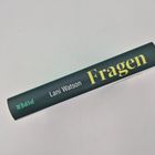 Buchrücken: "Lani Watson - Fragen". Dunkler Hintergrund, gelber und weißer Text.