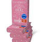 "THE DEAL - REINE VERHANDLUNGSSACHE" von Elle Kennedy. Rosa Buchstapel mit winterlichen Mustern und Stickern.