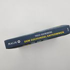 Text: "Yossi Ghinsberg - Dem Dschungel Entkommen - Malik." Buchrücken eines blauen Buches mit gelbem Text.