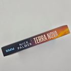 Auf dem Buchrücken stehen die Texte: "PIPER", "NICK PALMER", "TERRA NOVA". Der Hintergrund zeigt einen Farbverlauf.