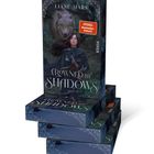 "Crowned by Shadows", Roman von Liane Mars, Spiegel Bestseller, Illustration einer Frau mit Wolf im Wald.