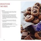Weihnachtliche Baci-Kekse: Rezept mit Zutaten wie Butter, Zucker und Mandeln. Bild zeigt Kekse mit Schokoladenmitte in einem Korb.