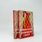Buchtitel "Prinzessin Alice" von Irene Dische. Cover zeigt eine Frau in rotem Kleid mit grünen Handschuhen.