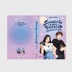 "SPIEL NICHT MIT MEINEN GEFÜHLEN, VAMPIR." Buchcover in Pastelltönen, zwei Figuren, eine Frau mit Kamera, ein Mann mit Buch.