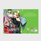 Cover von "My Dear Curse-Casting Vampiress 7", zwei Figuren mit roten Augen, ein grüner Hintergrund, eine männliche Figur im Hintergrund.