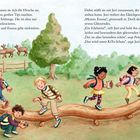 Text über Tiere, Tipi-Pause und Abenteuer. Kinder balancieren auf einem Holzwurm in einer grünen Landschaft.