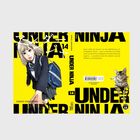 „UNDER NINJA 14“, Kengo Hanazawa. Illustration: Schulmädchen greift nach vorn, Katze rechts. Hintergrund gelb.
