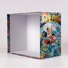 Text: "One Piece". Eine bunte, detaillierte Illustration mit Figuren in dynamischen Posen und lebhaften Farben.