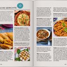 Seite mit Essensbeschreibungen: Couscous, B'stilla, Briouat, Harira, Tajine und Zaalouk. Bilder zeigen bunte marokkanische Gerichte.