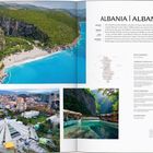 INDONESIA | INDONESIEN. Text über Indonesiens geografische Vielfalt und kulturelle Traditionen. Fotos von Landschaft, Markt, Tempel.