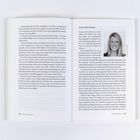 Seite 126: "Zeit der Chancen".  
Seite 127: "Laura Bornmann".  
Text links, Foto rechts von Laura Bornmann.