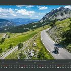 "Frankreich: Panoramastraße D 78 am Col des Champs" zeigt Motorradfahrer in gebirgiger Landschaft. Juli-Kalenderblatt.