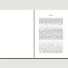 Links eine leere Seite, rechts italienischer Text mit einer Fußnote.