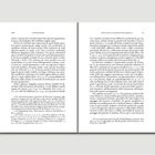 Der linke Text handelt von grammatikalischen Themen, insbesondere von lateinischen Perfekt-Formulierungen und ihrer Analyse. Der rechte Text beschreibt die Struktur und den Inhalt eines Buchs über Grammatik, einschließlich der Diskussion über Zeitformen und die Darstellung von Verben im Alphabet.