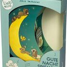 Im Vordergrund steht "Gute Nacht Spieluhr". Ein Waschbär, ein Hase und ein Hund sitzen lächelnd auf einer Mondsichel.