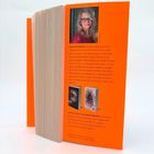 Ein Buchrücken mit orangefarbenem Hintergrund. Enthält Texte über die Autorin Malin Stehn und die Übersetzerin Antje Rieck-Blankenburg. Ein Foto einer blonden Frau mit Brille ist ebenfalls zu sehen.