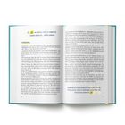 Ein aufgeschlagenes Buch mit hervorgehobenem Zitat: "zu leben und zu sagen ist nicht einfach... dafür jedoch: Vielleicht." Text beschreibt, wie "Vielleicht" verwendet wird und seine Bedeutung.