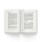 Offenes Buch zeigt Text auf Seite 20 und 21. Titel oben rechts: "Geldanlage und Investment – und die Bedeutung von Immobilien". Abschnittstitel: "Kryptowährungen".