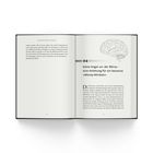 Links oben: "Der größte Feind des Anlegers". Rechts: Kapitel "02" über Börsenängste und Money Mindset. Gehirnillustration.