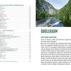 QUELLRAUM

LIEBE LESERIN, LIEBER LESER,

bevor wir messen, ordnen und benennen, beginnt...

Das Bild zeigt einen See in einem bewaldeten Tal.