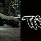 Links "TROST" auf schneebedecktem Auto, rechts dasselbe Wort leuchtend vor dunklem Hintergrund.