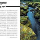 "Schädelbasisbruch: The Strid, England. Köder: Gefahr: Spektakel." Ein Fluss fließt zwischen moosbewachsenen Felsen hindurch.