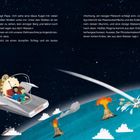 Illustration mit Papa und Kind in einer Zeitmaschine, die auf ein Meer blickt. Ein Meteorit schlägt ein.