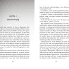 Kapitel 2: Desorientierung. Der Text beschreibt eine Szene mit Ms Garrick, die durch einen kühlen Saal führt.